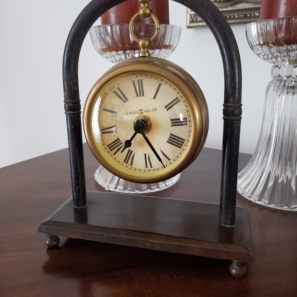 Clock (table top)